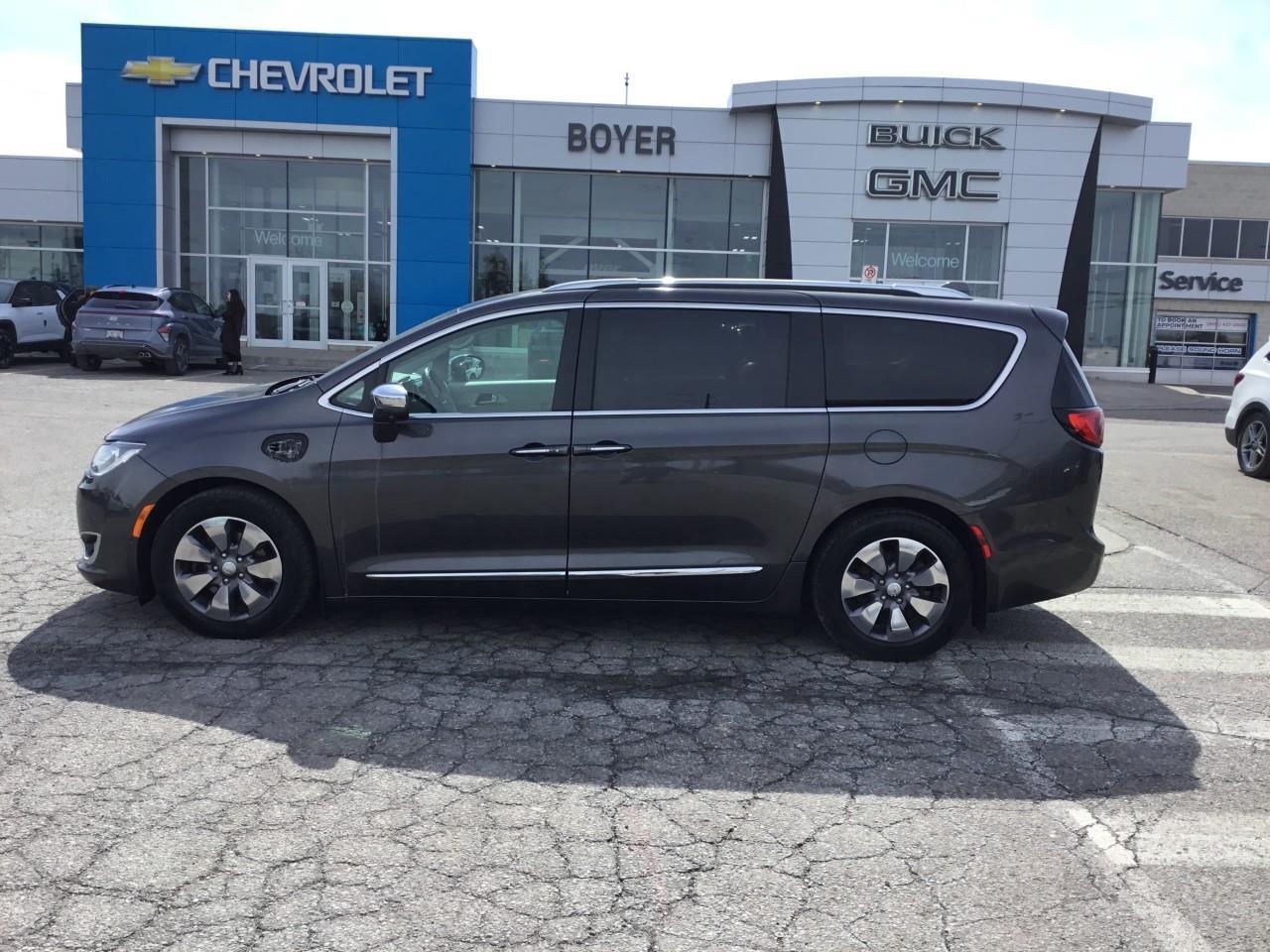 2018 Chrysler Pacifica Hybrid Limited Photo