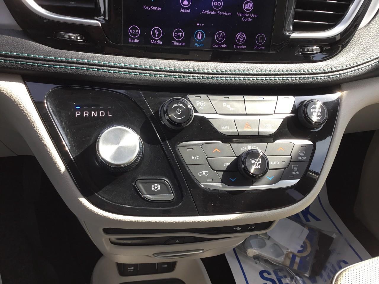 2018 Chrysler Pacifica Hybrid Limited Photo