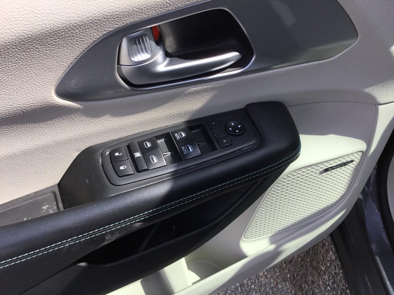 2018 Chrysler Pacifica Hybrid Limited Photo