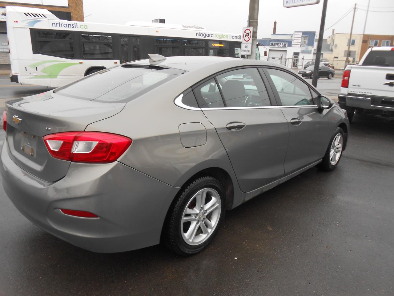 2017 Chevrolet Cruze 4dr Sdn 1.4L LT w-1SD GREAT VALUE Photo