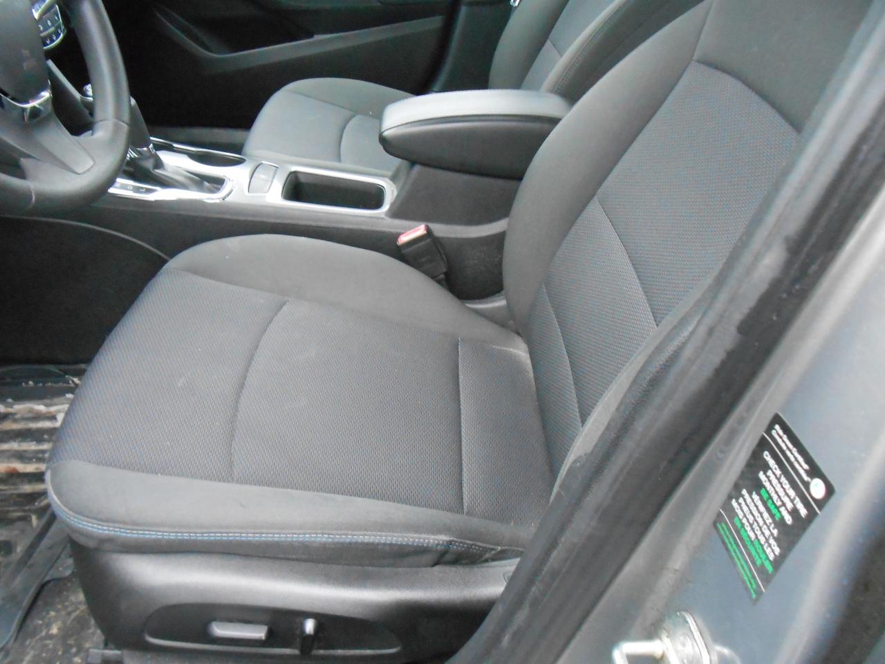 2017 Chevrolet Cruze 4dr Sdn 1.4L LT w-1SD GREAT VALUE Photo