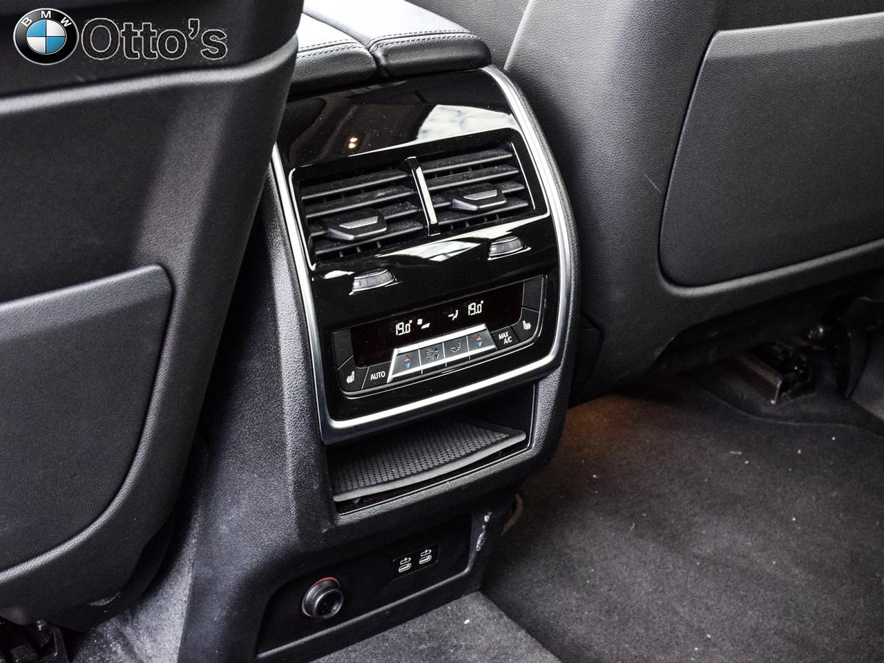 2022 BMW X7 xDrive40i Premium Enhanced Package 22inch Lt/Aly W Photo