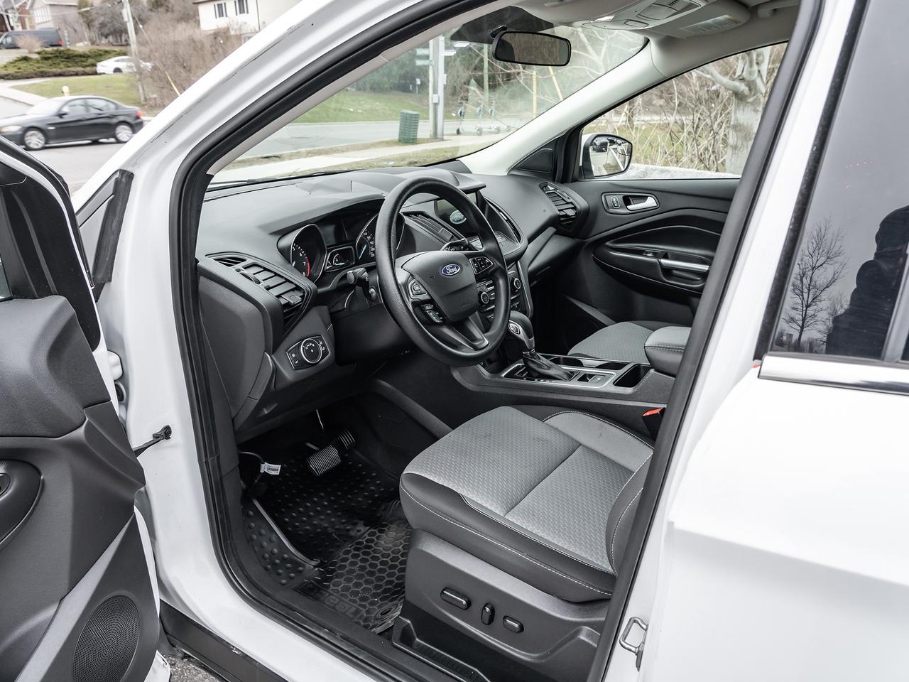 2019 Ford Escape SE 4WD  NAVI  BACK UP CAMERA  LOW KMS Photo