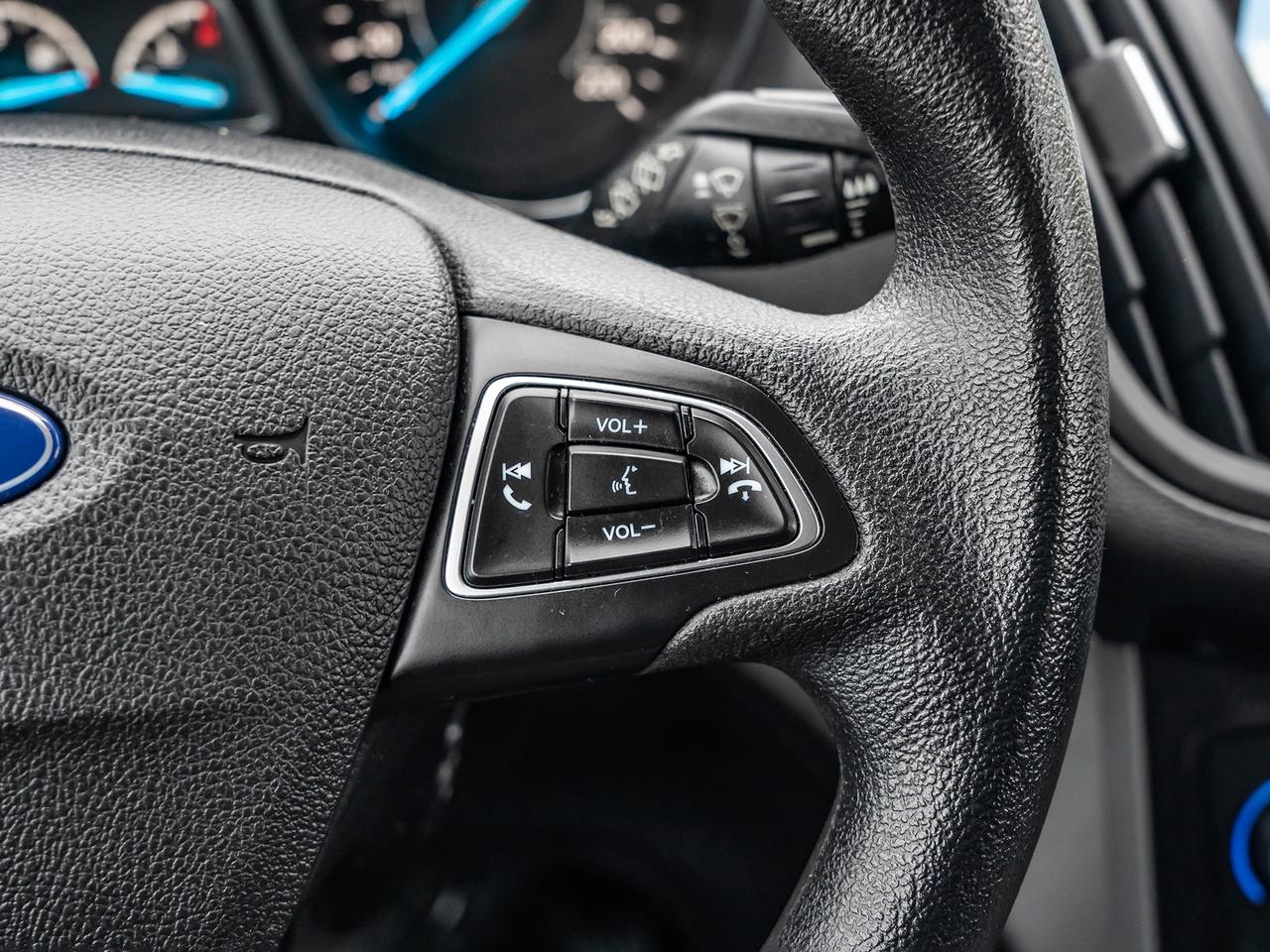 2019 Ford Escape SE 4WD  NAVI  BACK UP CAMERA  LOW KMS Photo