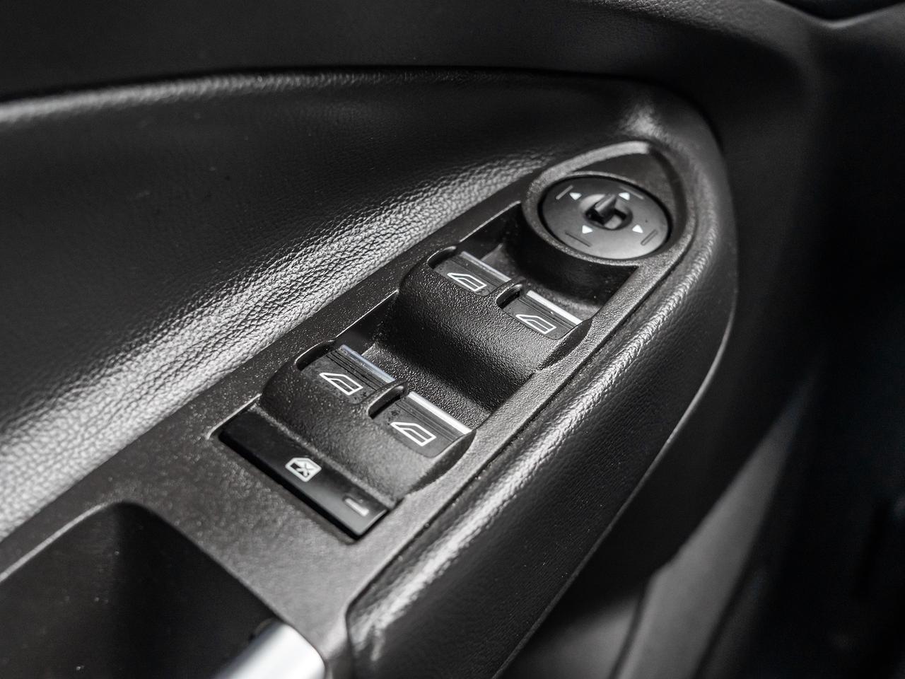 2019 Ford Escape SE 4WD  NAVI  BACK UP CAMERA  LOW KMS Photo