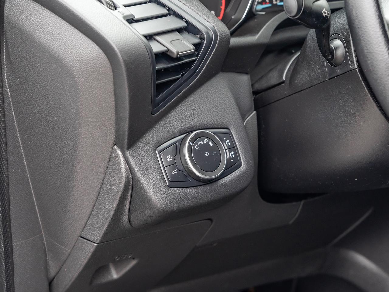 2019 Ford Escape SE 4WD  NAVI  BACK UP CAMERA  LOW KMS Photo