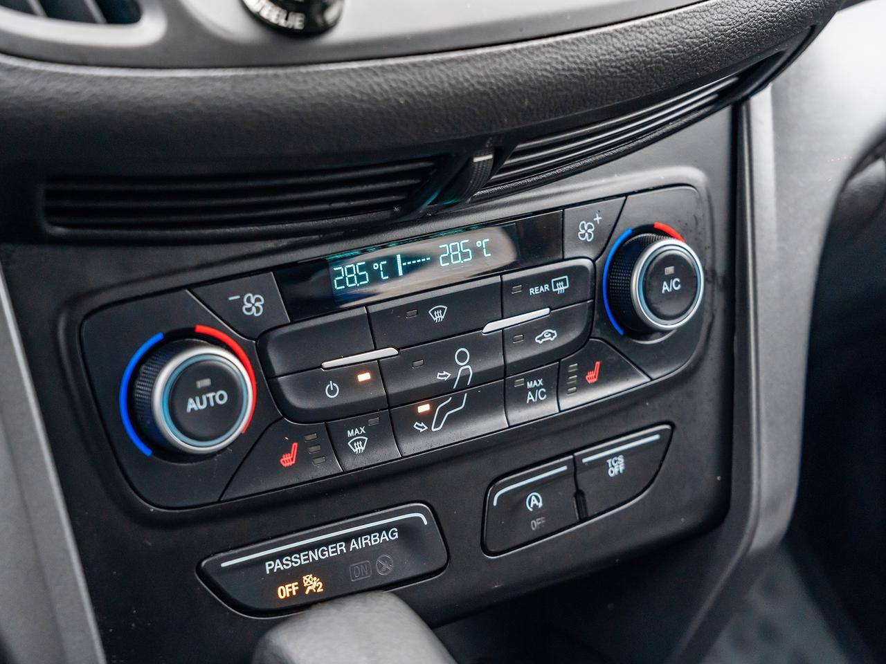 2019 Ford Escape SE 4WD  NAVI  BACK UP CAMERA  LOW KMS Photo