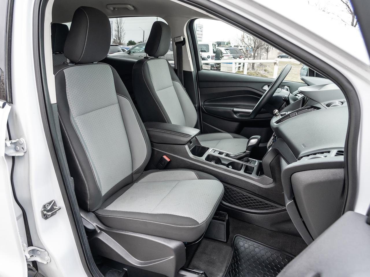 2019 Ford Escape SE 4WD  NAVI  BACK UP CAMERA  LOW KMS Photo