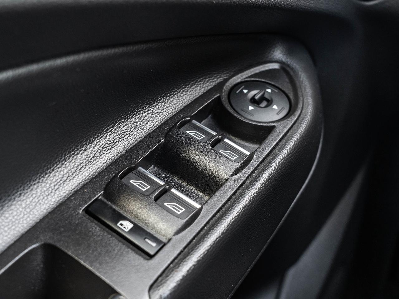 2019 Ford Escape SE 4WD  NAVI  BACK UP CAMERA  LOW KMS Photo