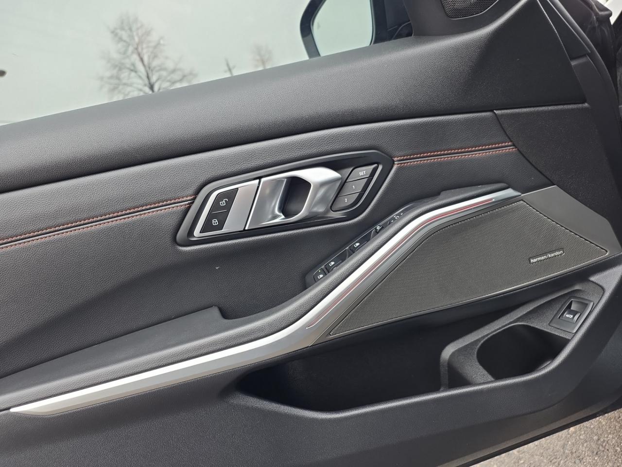 2021 BMW 3 Series 330i xDrive *NO ACCIDENTS/HUD/HARMAN KARDON/CARPLA Photo