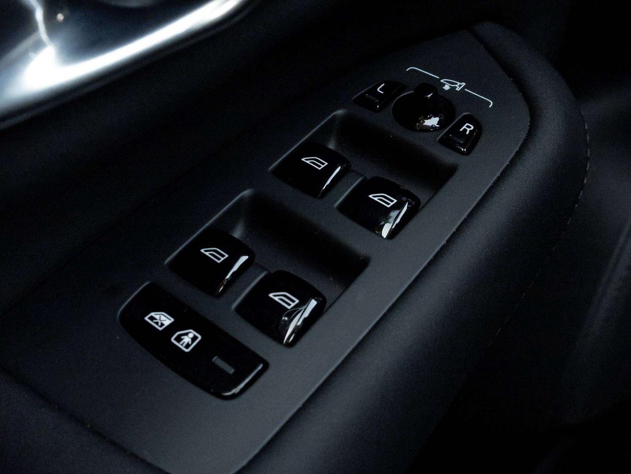 2026 Volvo XC90 B6 AWD ULTRA^Volvo CPO Rate fr 2.99%*^HarmanKardon Photo