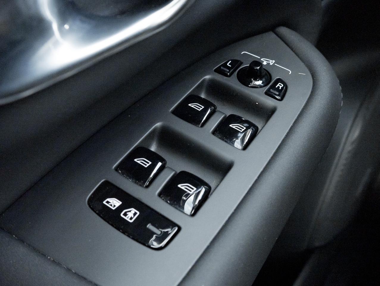 2026 Volvo XC90 B6 AWD Core 7-Seater CURRENT MODEL YEAR  VOLVO CPO Photo