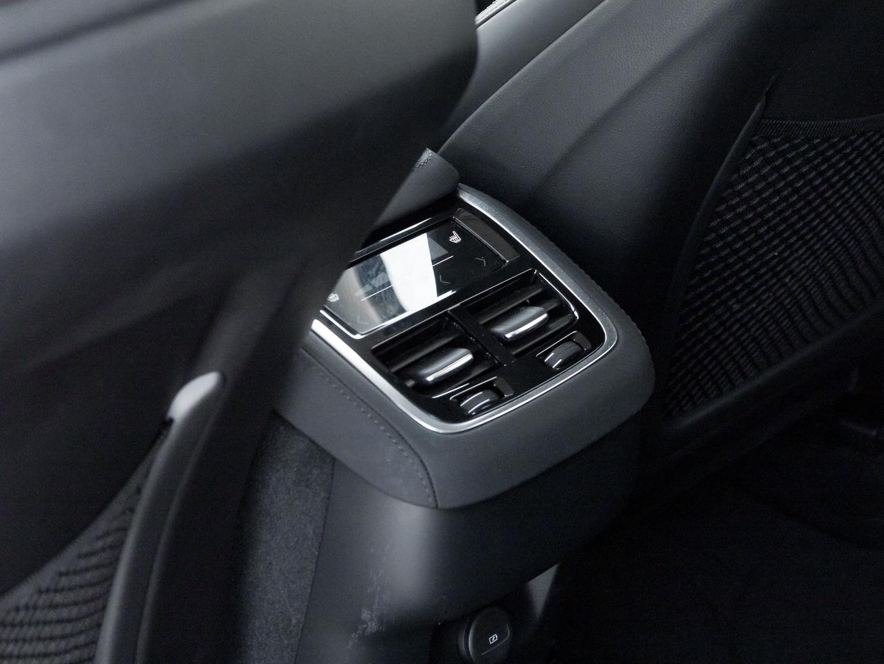 2026 Volvo XC90 B6 AWD Core 7-Seater CURRENT MODEL YEAR  VOLVO CPO Photo