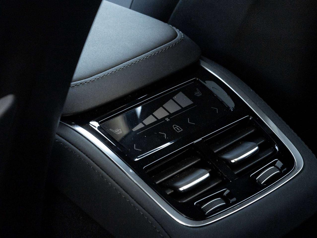 2026 Volvo XC90 B6 AWD Core 7-Seater ^CPO Finance Rate fr 2.99%* Photo