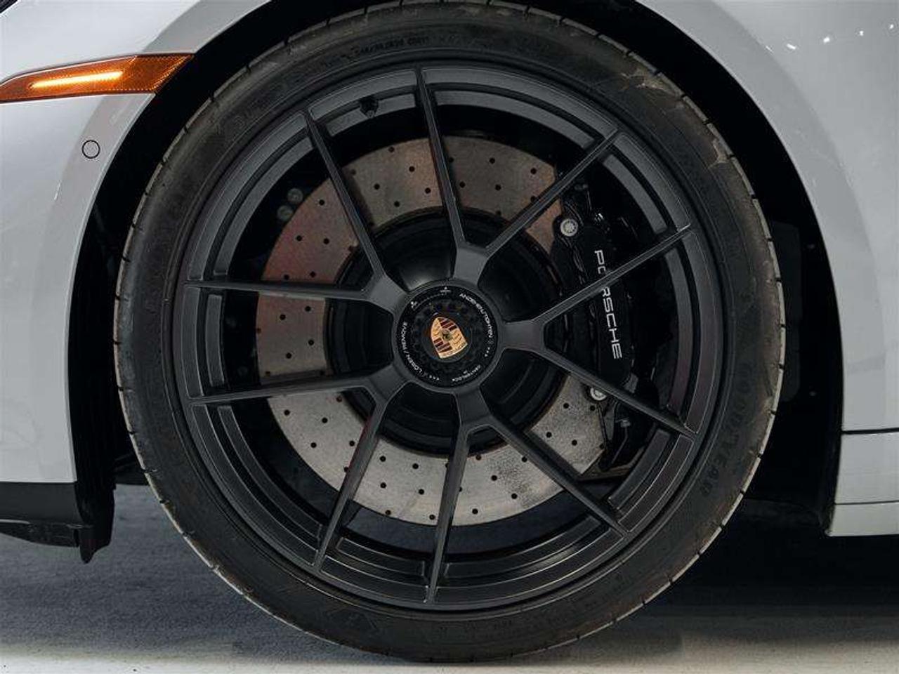2025 Porsche 911 Carrera 4 GTS Coupe Photo