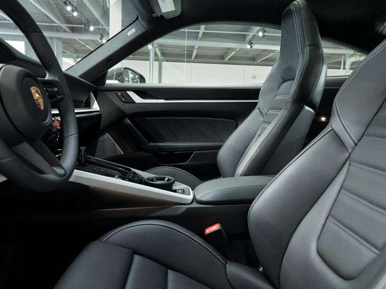 2025 Porsche 911 Carrera 4 GTS Coupe Photo