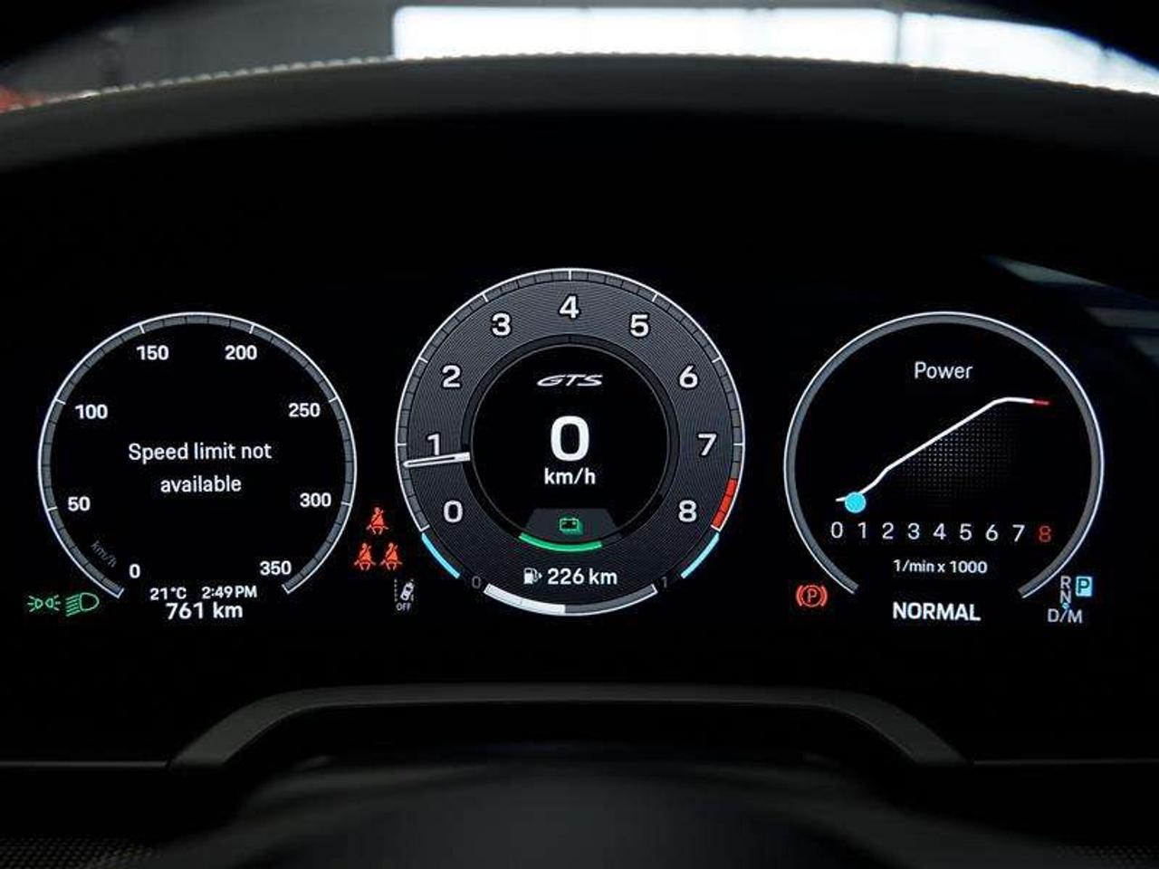 2025 Porsche 911 Carrera 4 GTS Coupe Photo