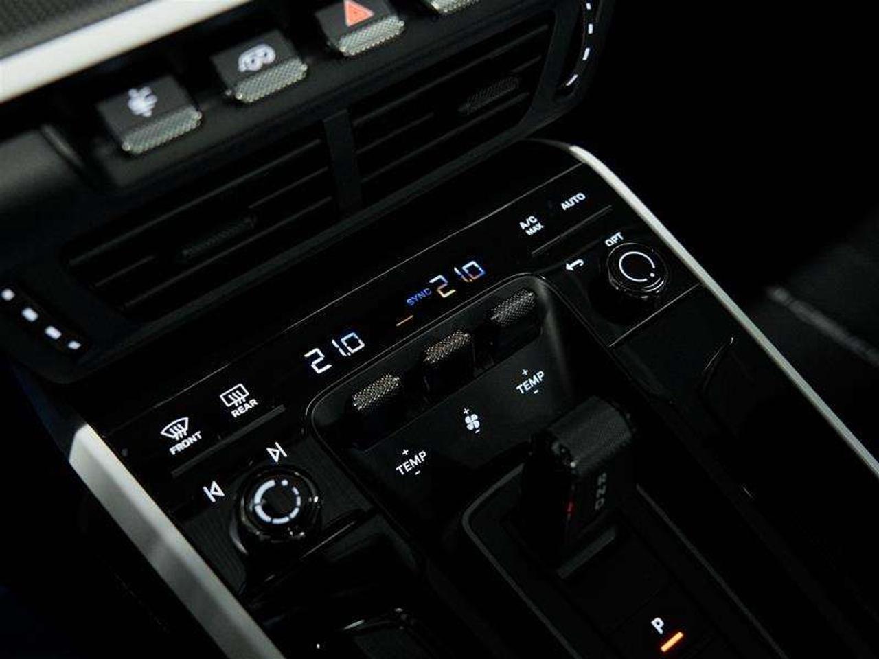 2025 Porsche 911 Carrera 4 GTS Coupe Photo