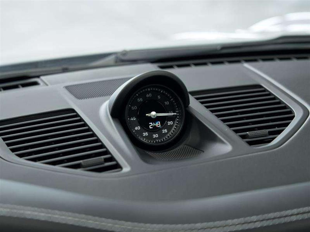 2025 Porsche 911 Carrera 4 GTS Coupe Photo