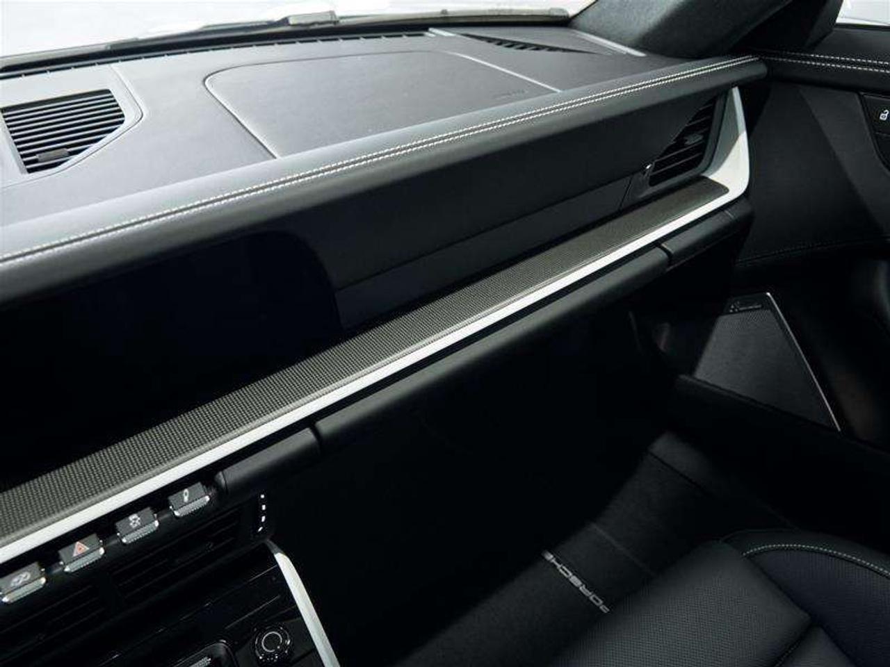 2025 Porsche 911 Carrera 4 GTS Coupe Photo