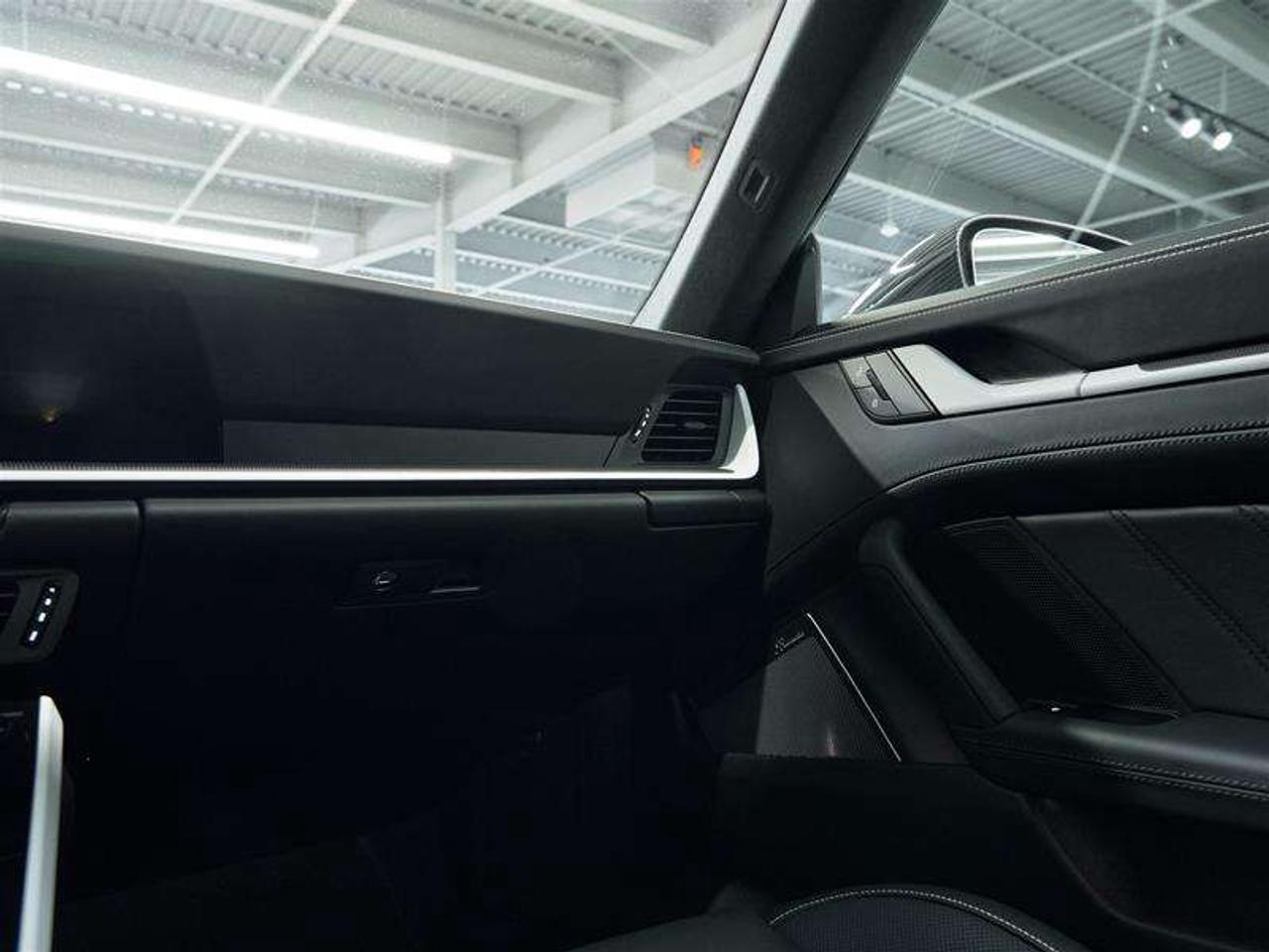 2025 Porsche 911 Carrera 4 GTS Coupe Photo