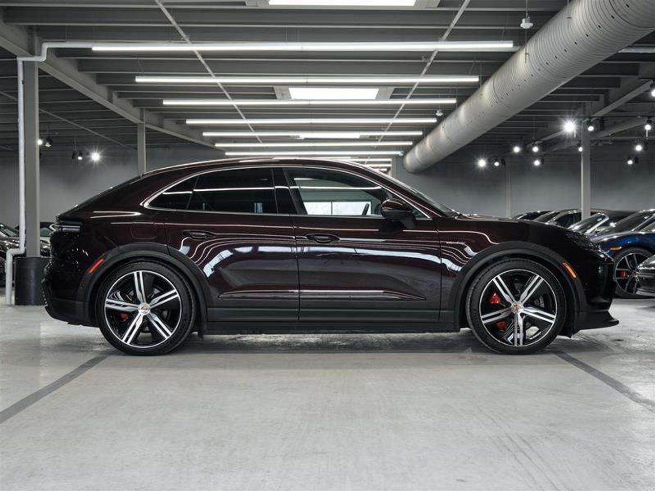 2025 Porsche Macan Electric 4S AWD Photo4