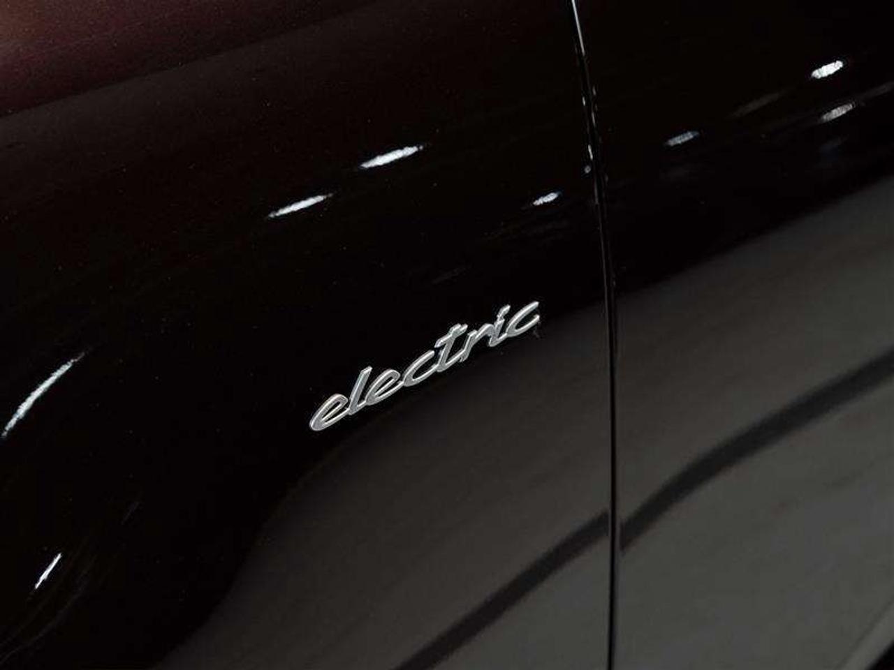 2025 Porsche Macan Electric 4S AWD Photo