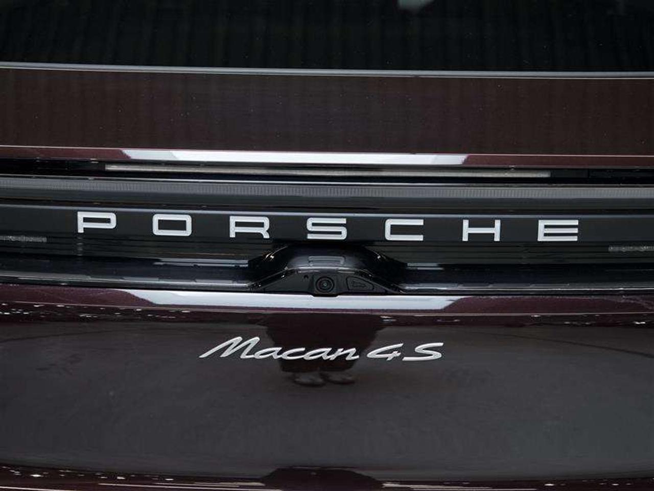 2025 Porsche Macan Electric 4S AWD Photo
