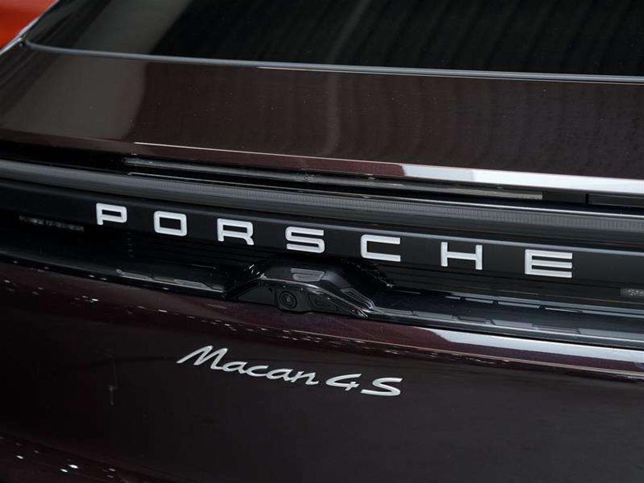 2025 Porsche Macan Electric 4S AWD Photo