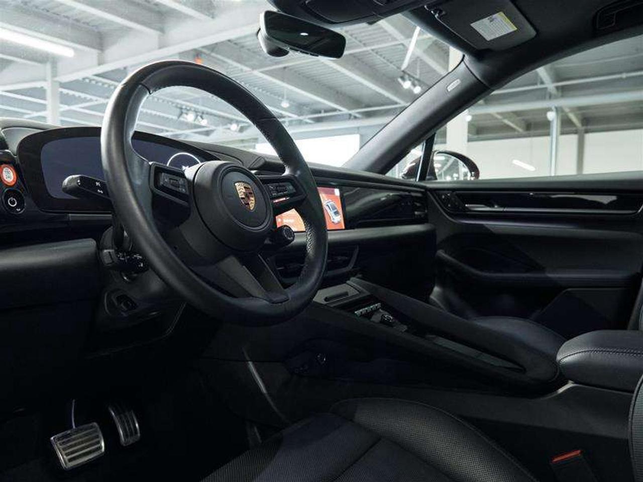 2025 Porsche Macan Electric 4S AWD Photo