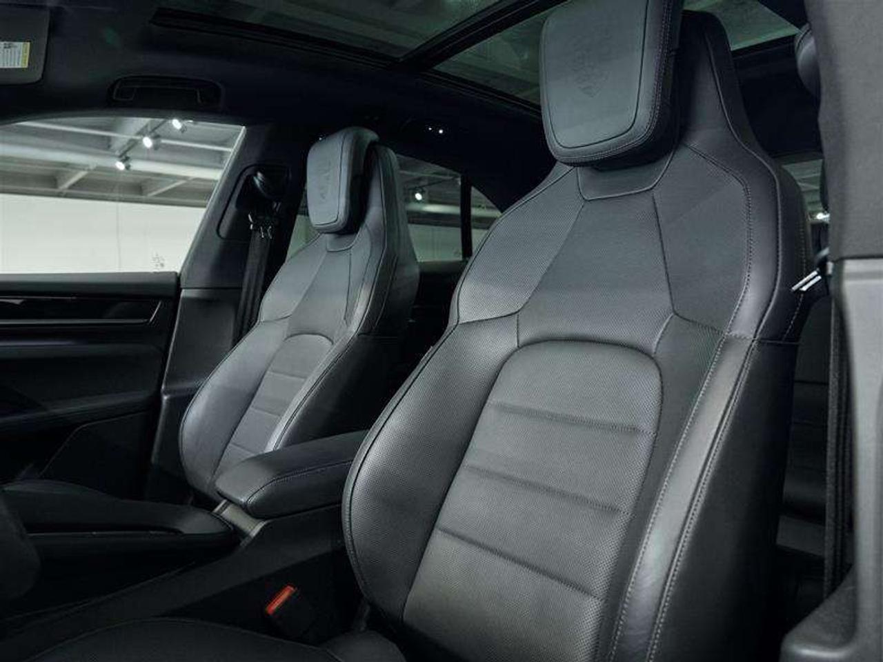 2025 Porsche Macan Electric 4S AWD Photo