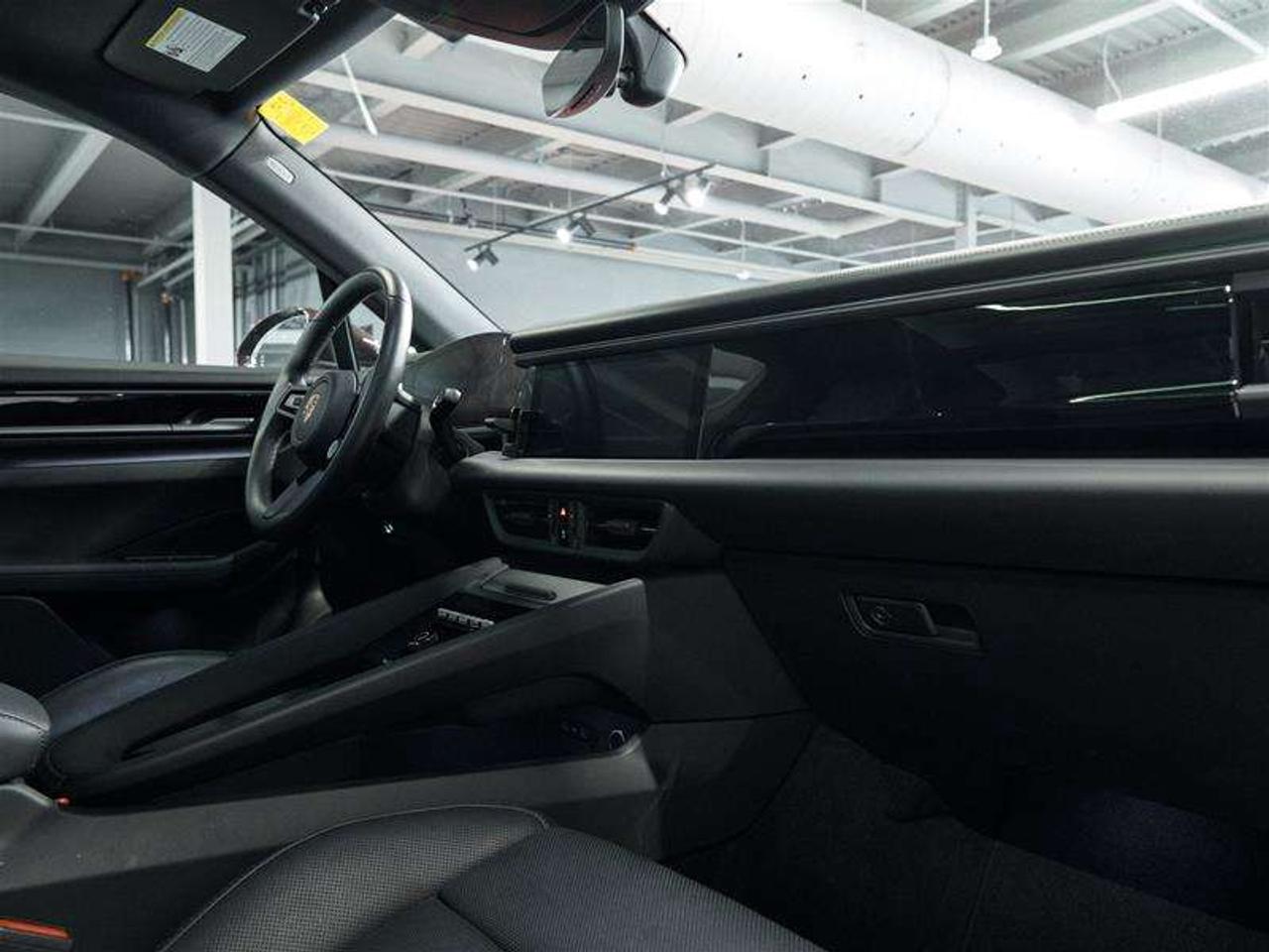 2025 Porsche Macan Electric 4S AWD Photo