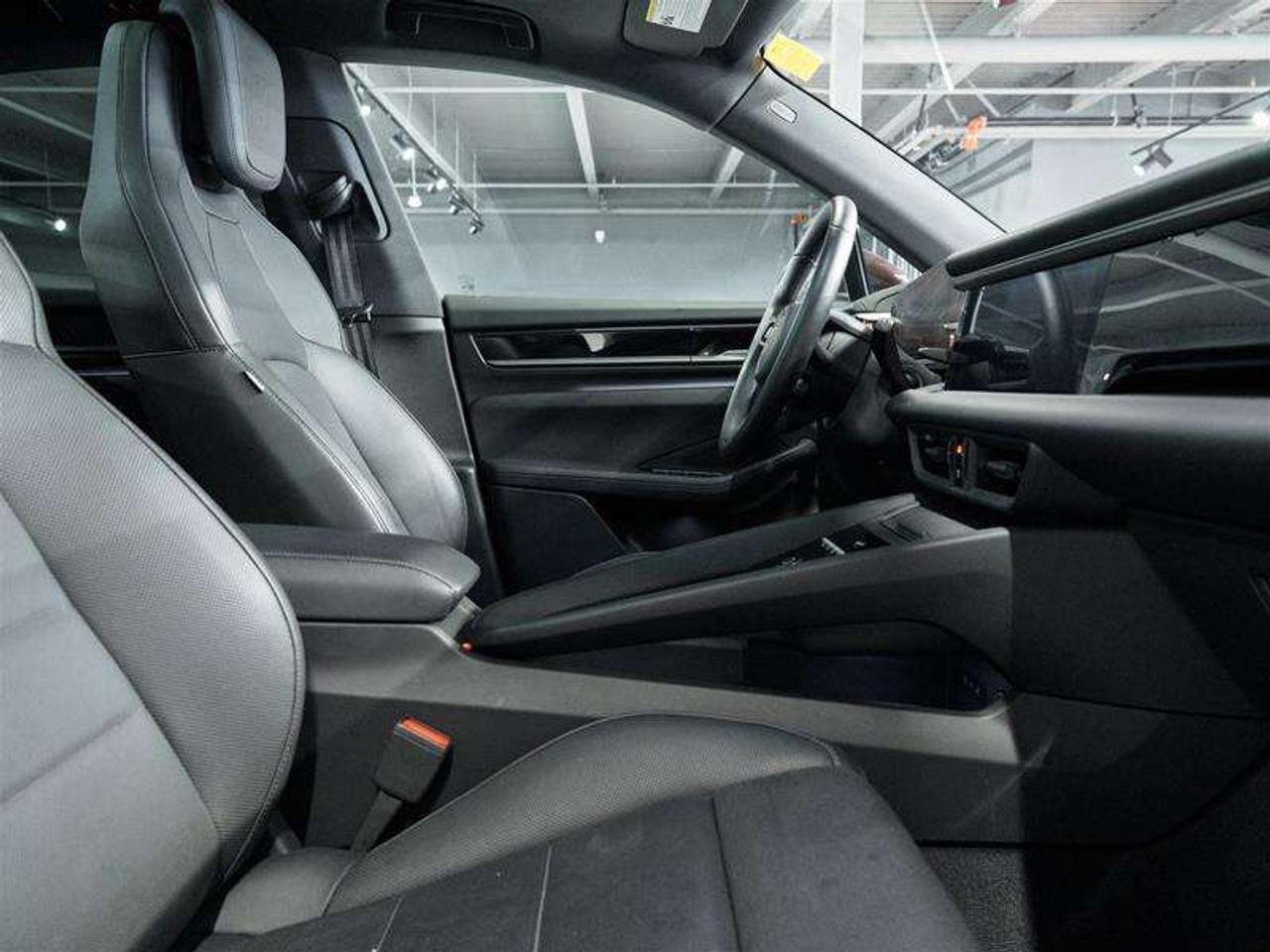 2025 Porsche Macan Electric 4S AWD Photo