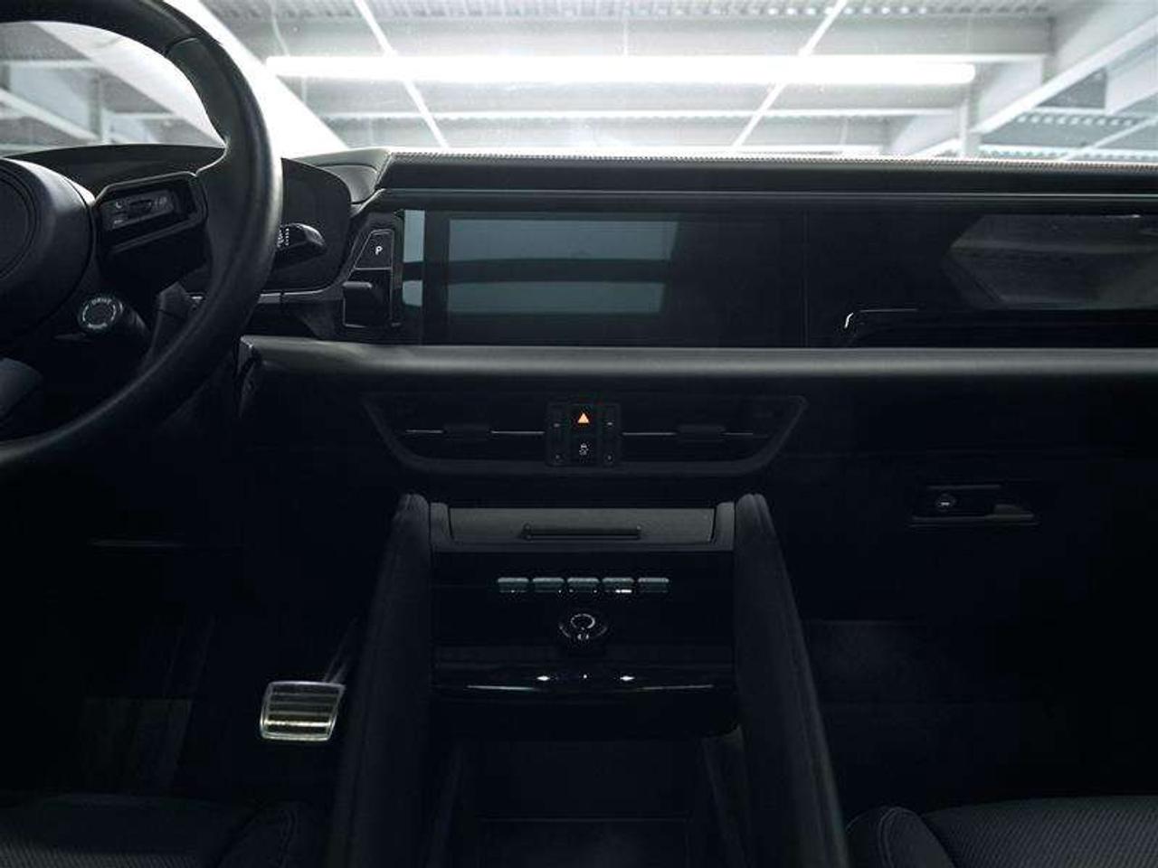 2025 Porsche Macan Electric 4S AWD Photo