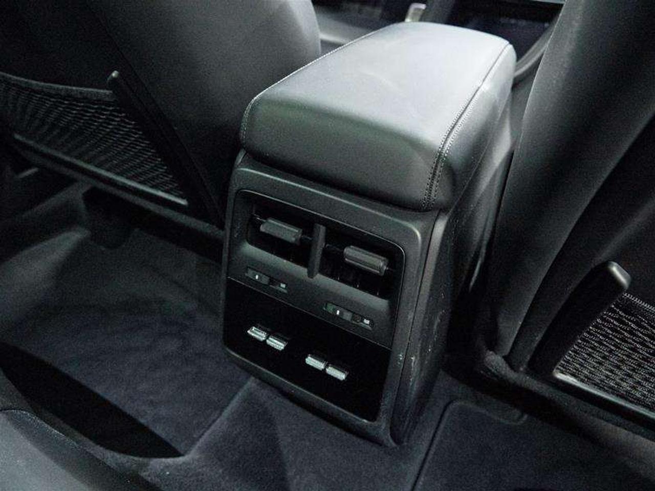 2025 Porsche Macan Electric 4S AWD Photo