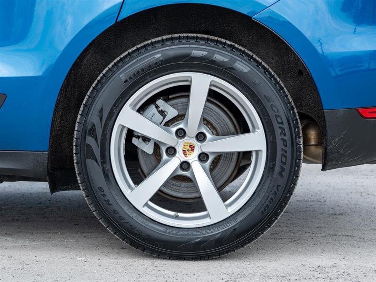 2017 Porsche Macan S AWD Premium Pkg ParkAssist Front and Rear includ Photo