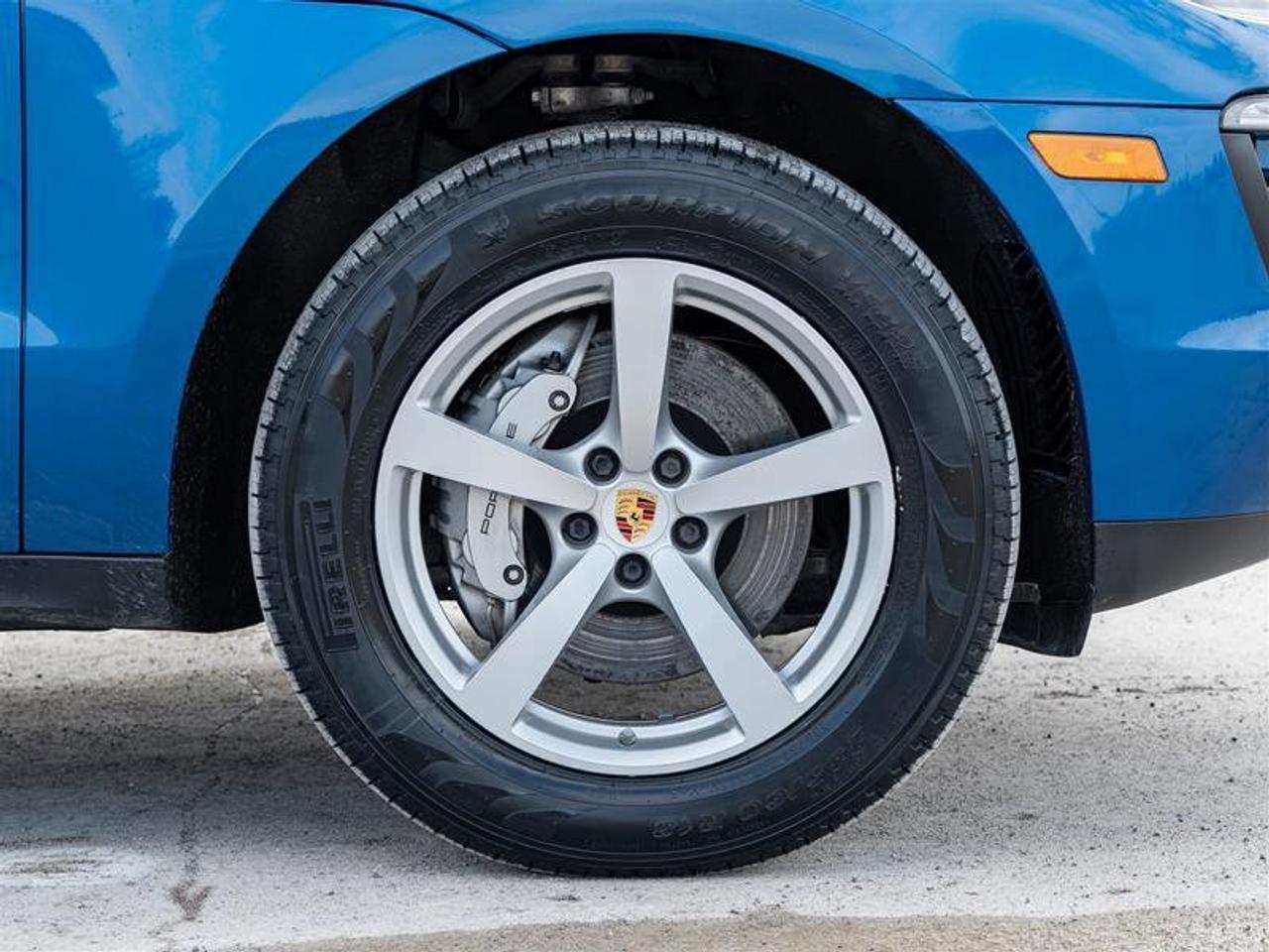 2017 Porsche Macan S AWD Premium Pkg ParkAssist Front and Rear includ Photo