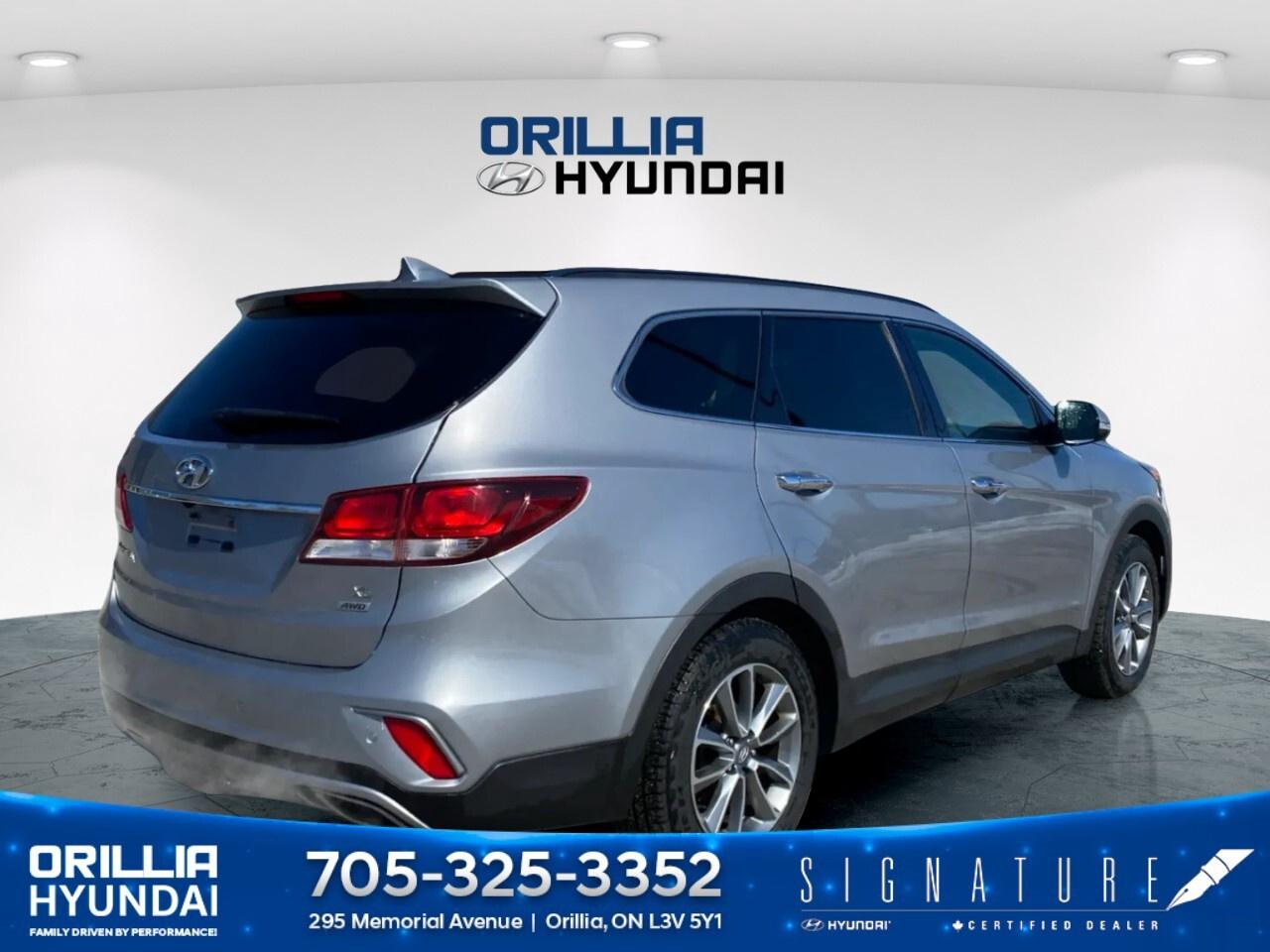 2017 Hyundai Santa Fe XL AWD 4dr Luxury Photo4