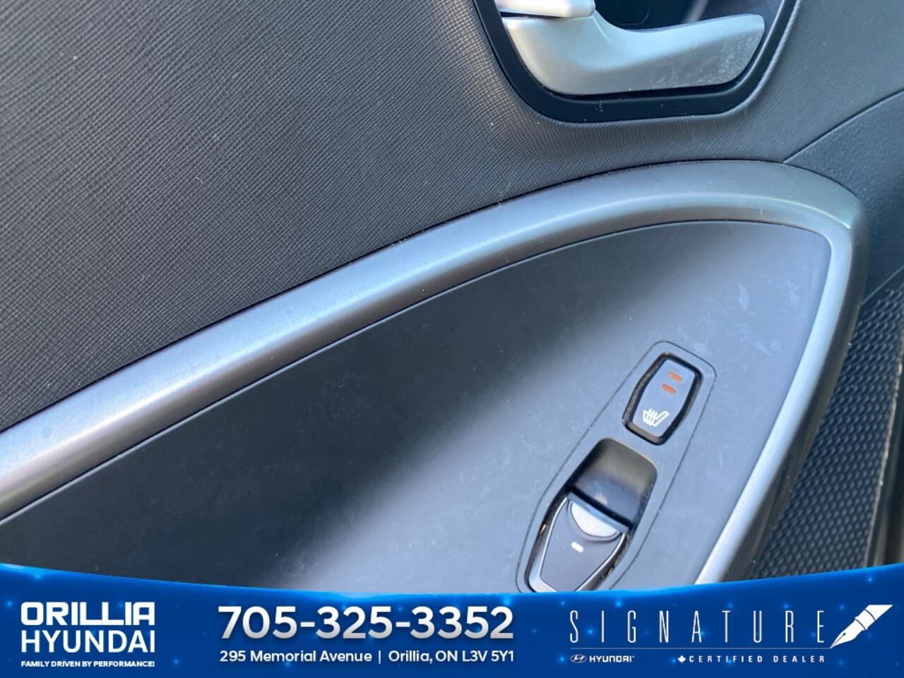 2017 Hyundai Santa Fe XL AWD 4dr Luxury Photo