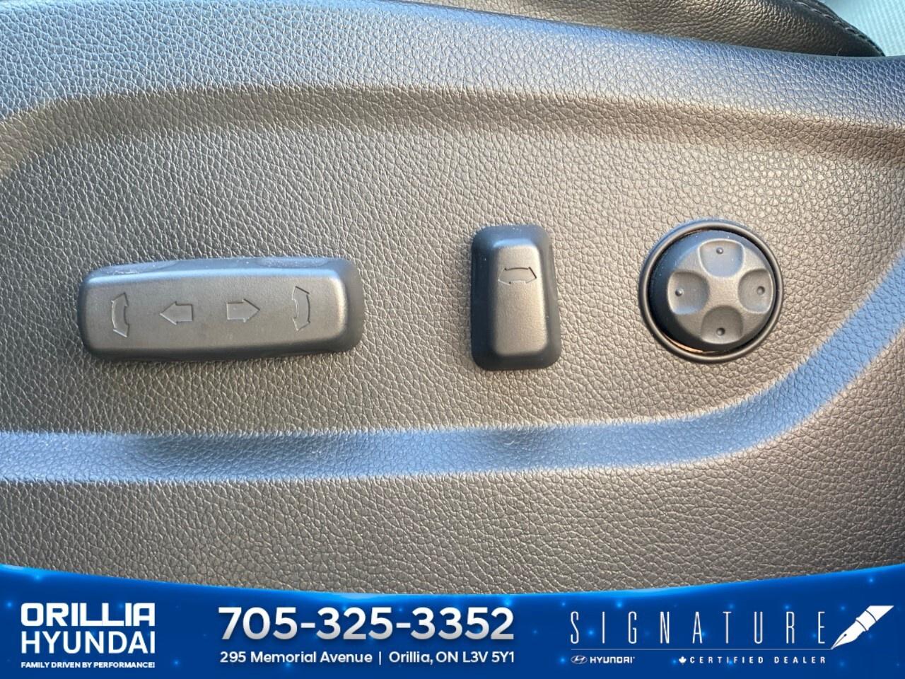 2017 Hyundai Santa Fe XL AWD 4dr Luxury Photo