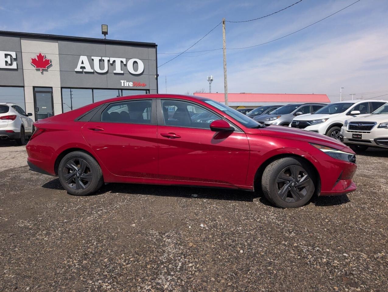 2023 Hyundai Elantra Preferred TECH  NAV   SUNROOF   CAMERA   HTD SEATS Photo4