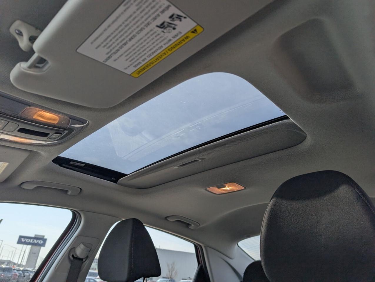 2023 Hyundai Elantra Preferred TECH  NAV   SUNROOF   CAMERA   HTD SEATS Photo