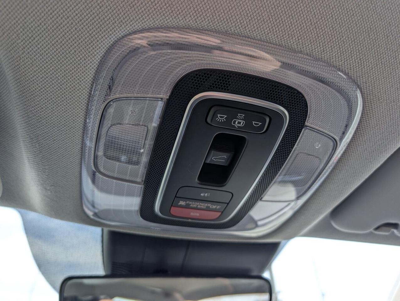 2023 Hyundai Elantra Preferred TECH  NAV   SUNROOF   CAMERA   HTD SEATS Photo