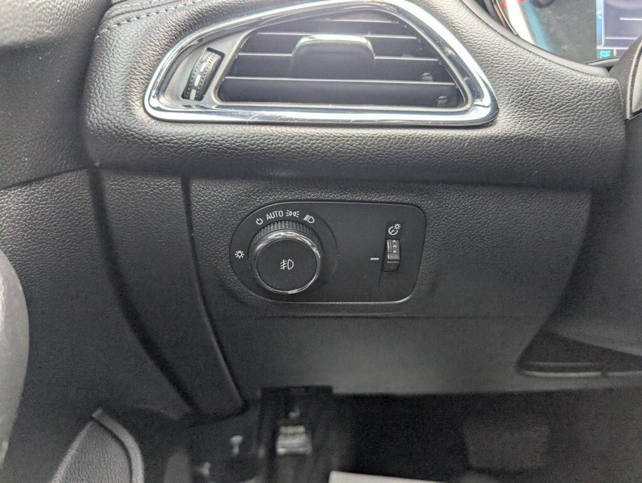 2018 Chevrolet Cruze Premier   NAV   LEATHER   SUNROOF   CAMERA Photo