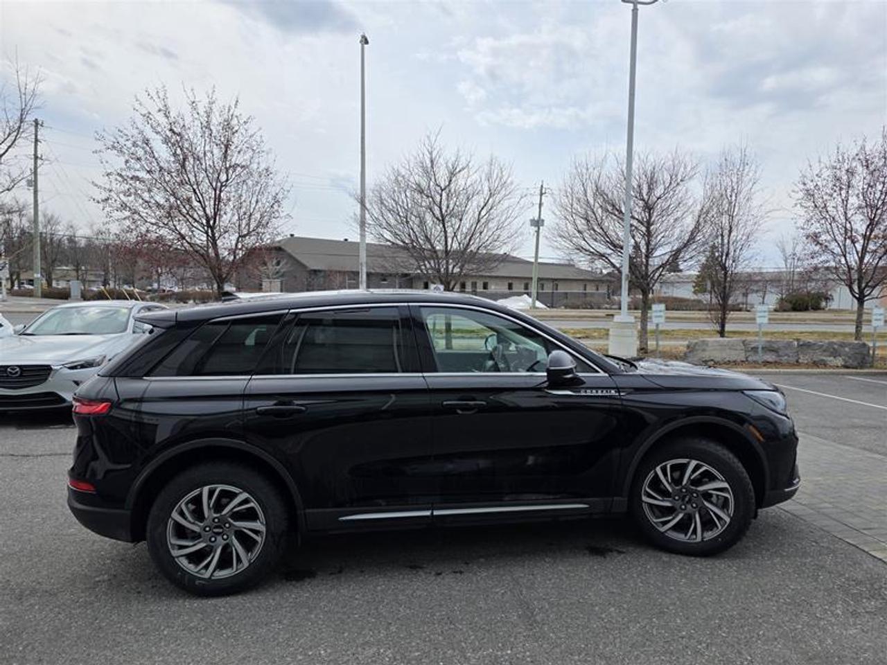2023 Lincoln Corsair Base AWD W/Winter tire pkg Photo