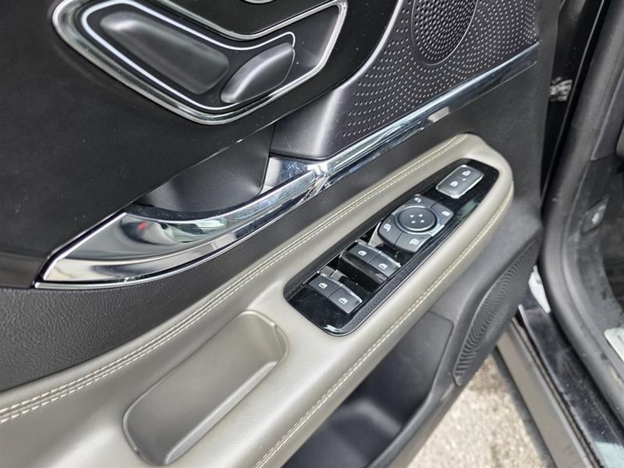 2023 Lincoln Corsair Base AWD W/Winter tire pkg Photo