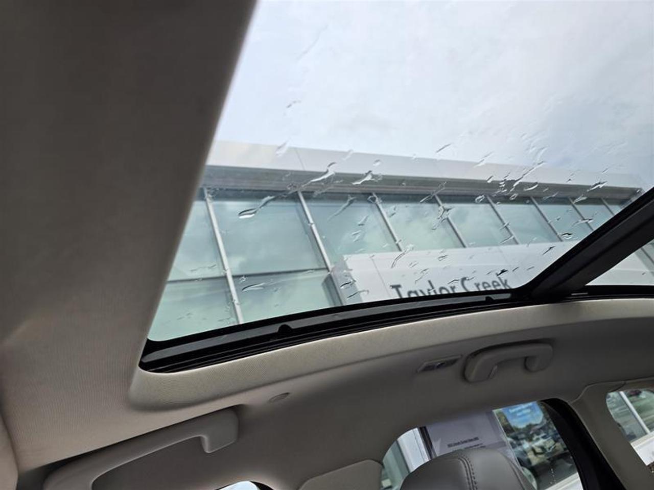 2023 Lincoln Corsair Base AWD W/Winter tire pkg Photo