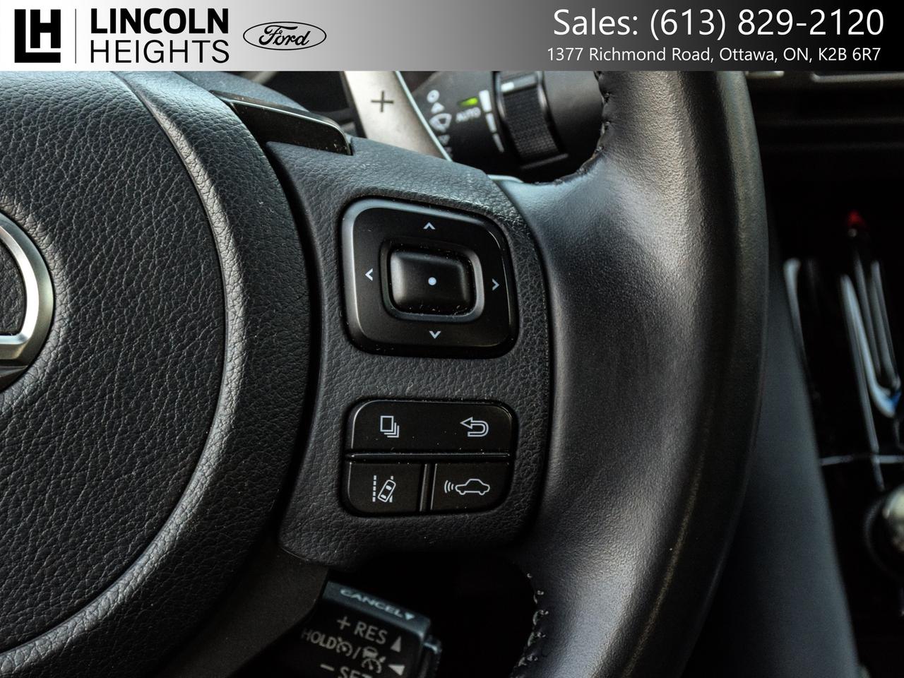 2021 Lexus IS  Photo