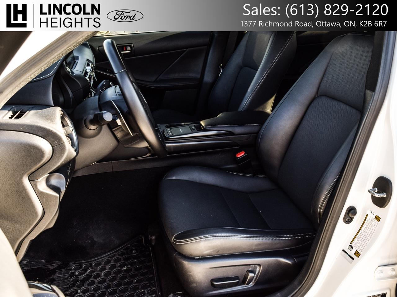 2021 Lexus IS  Photo