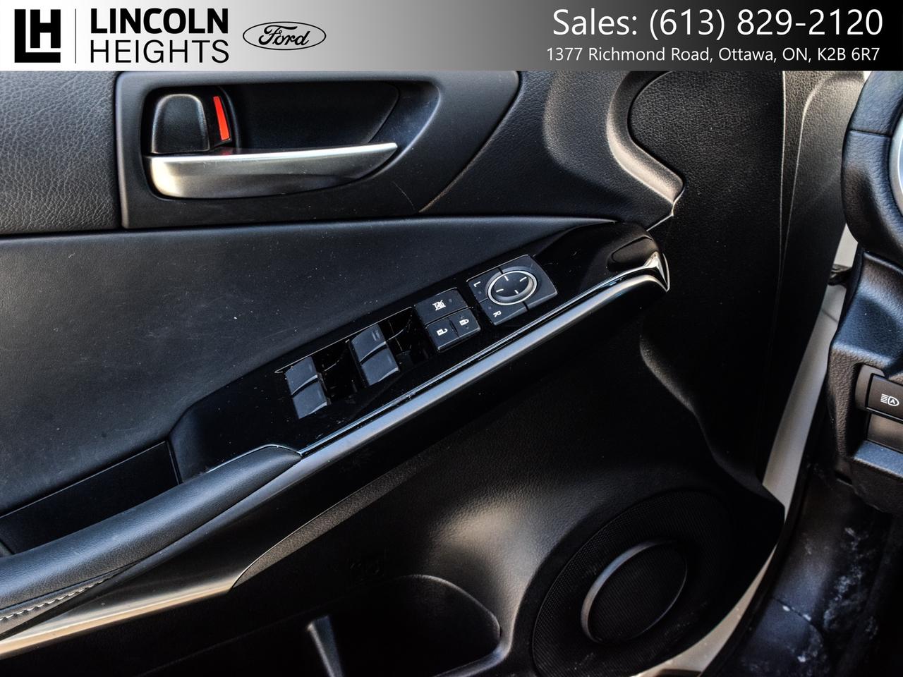 2021 Lexus IS  Photo